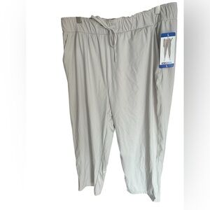 BE COOL cream Capris